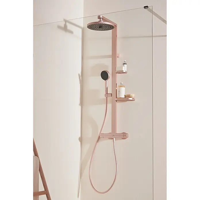 Ideal Standard Alu+ Duschsystem Ceratherm - Anzahl Strahlarten: 2 Stk., Rosé - Roségoldenes Duschsystem mit Kopfbrause, Handbrause und integrierten Ablagen für Toilettenartikel.