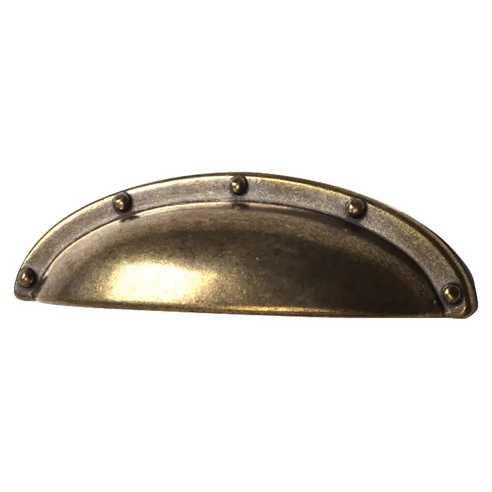 Rei Tirador para muebles - Distancia entre orificios: 32 mm, Cuero viejo - Tirador de concha de latón antiguo para gabinetes con remaches decorativos.