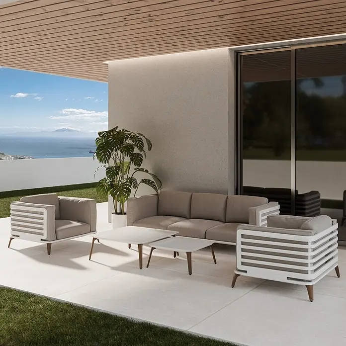 Kactus republic Conjunto de muebles Ferrari - 4 pzs., Aluminio/Madera sintética, Blanco - Conjunto de muebles de exterior con sofá beige, dos sillones con marcos blancos de lamas y dos mesas de centro blancas en terraza.
