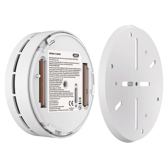 Abus Rauchwarnmelder PREFIRA 5 - Batterielaufzeit: 5 Jahre, Alarmsignal: 85 dB, 1 Stk. - Rückansicht eines weißen Rauchmelders mit Batterien und abgenommener Montageplatte.