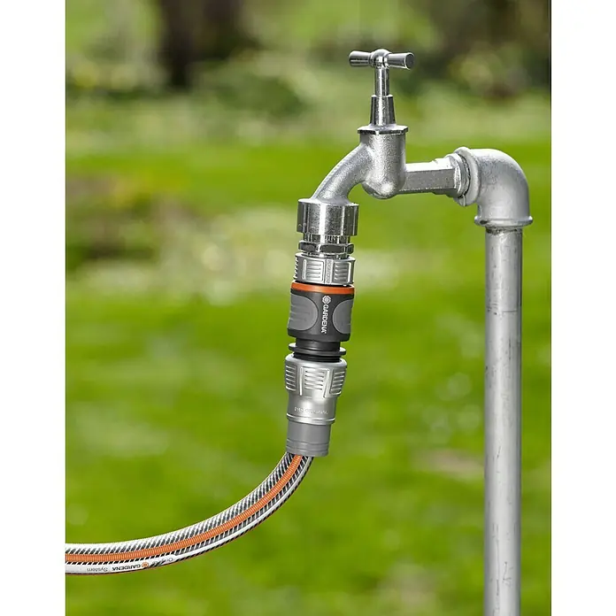 Gardena Schlauchkupplung - Größe: ½″, Ohne Wasserstopp - Gardena Schlauchanschluss am Wasserhahn für die Gartenbewässerung, zuverlässig und einfach zu installieren.