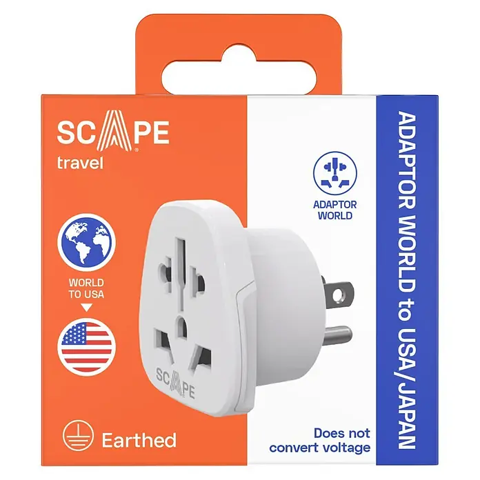 Scape Adaptador de viaje USA - Blanco - Adaptador de viaje blanco en embalaje naranja y azul. Adapta enchufes mundiales a EE. UU./Japón, con toma de tierra, no convierte voltaje.