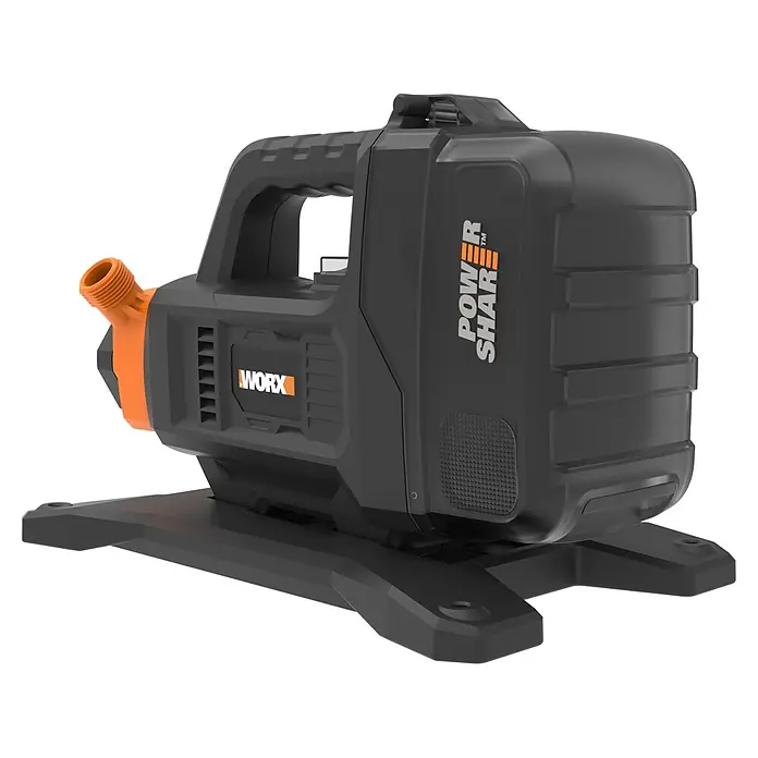 Worx PowerShare 20V Akku-Klarwasserpumpe - 20 V, Ohne Akku, Max. Fördermenge: 1.300 l/h - WORX PowerShare tragbare Pumpe, schwarz/dunkelgrau mit orangefarbener Gewindedüse und integriertem Griff.