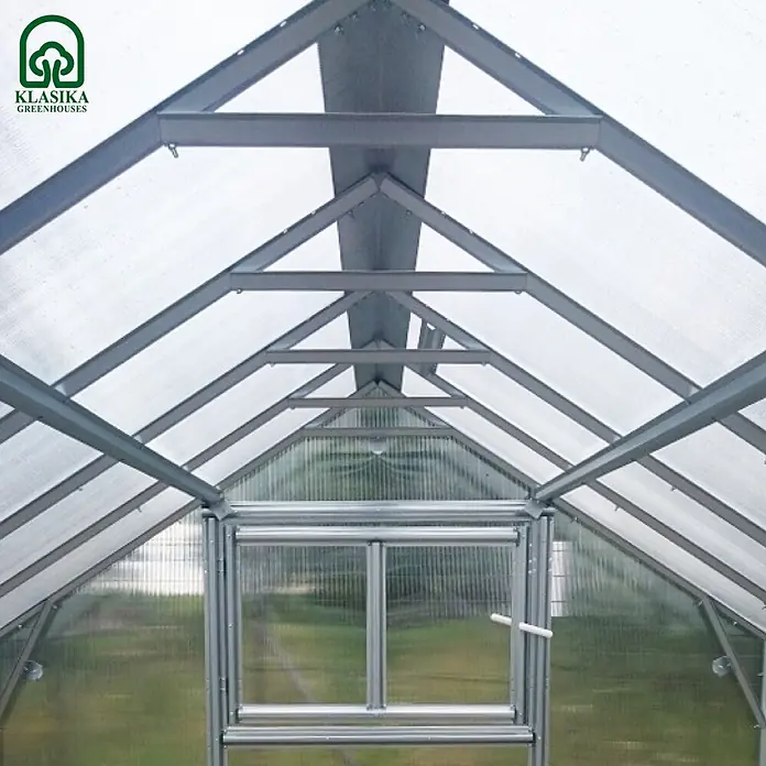Klasika Greenhouses Gewächshaus House Klasika - Außenmaß inkl. Dachüberstand (B x T): 235 x 212 cm, Material Seitenwand: Kunststoff, 6 mm, Silbergrau - Innenansicht eines robusten Gewächshauses mit grauem Metallrahmen und transparenten Platten, ideal für den Pflanzenanbau.