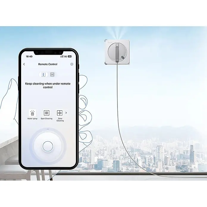 Ecovacs Fensterreinigungsroboter Winbot W2S OMNI - Wassertankvolumen Roboter: 80 ml, Akkulaufzeit: 110 min - Ein weißer Fensterputzroboter an einem großen Fenster, gesteuert von einer Smartphone-App mit Reinigungsoptionen, mit Blick auf eine Stadt.