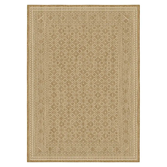 Alfombra exterior reversible In/Out Mosaico - Marrón, 290 x 200 cm, Polipropileno - Alfombra tejida rectangular beige con patrón de rombos geométricos y bordes de rayas intrincadas.