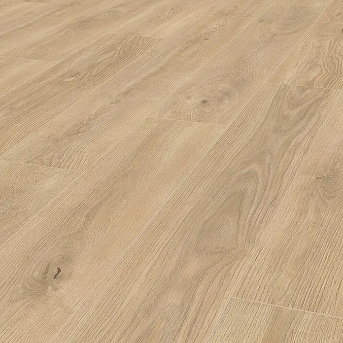 Krono Original Laminat Atlantic 8 - Tortilla Cashmere Oak, Landhausdiele, 1.288 x 195 x 8 mm - Helles Laminatboden mit natürlicher Maserung und sichtbaren Ästen, diagonal verlegt.