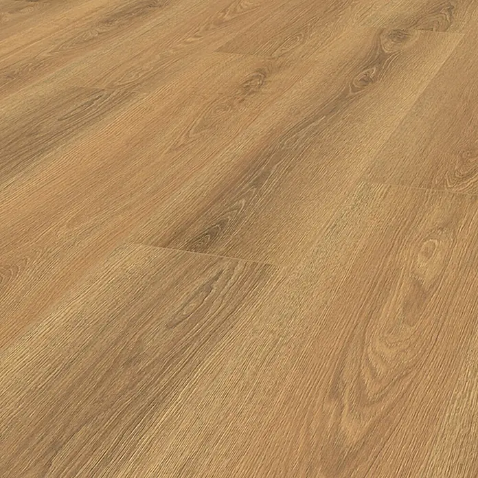 Krono Original Laminatmuster Atlantic 7 - Sienna Montreux Oak, 297 x 245 x 7 mm, Landhausdiele - Helles braunes Laminatboden in Holzoptik mit natürlicher Maserung, schräg verlegt.