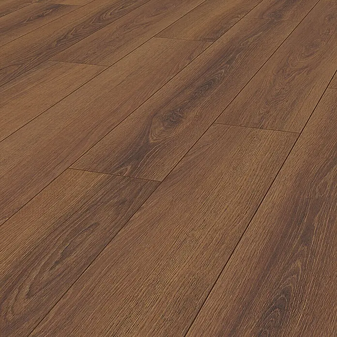 Krono Original Laminatmuster Atlantic 7 - Grizzly Montreux Oak, 297 x 195 x 7 mm, Landhausdiele - Brauner Laminatboden in Holzoptik, diagonal verlegt, mit realistischer Holzmaserung.