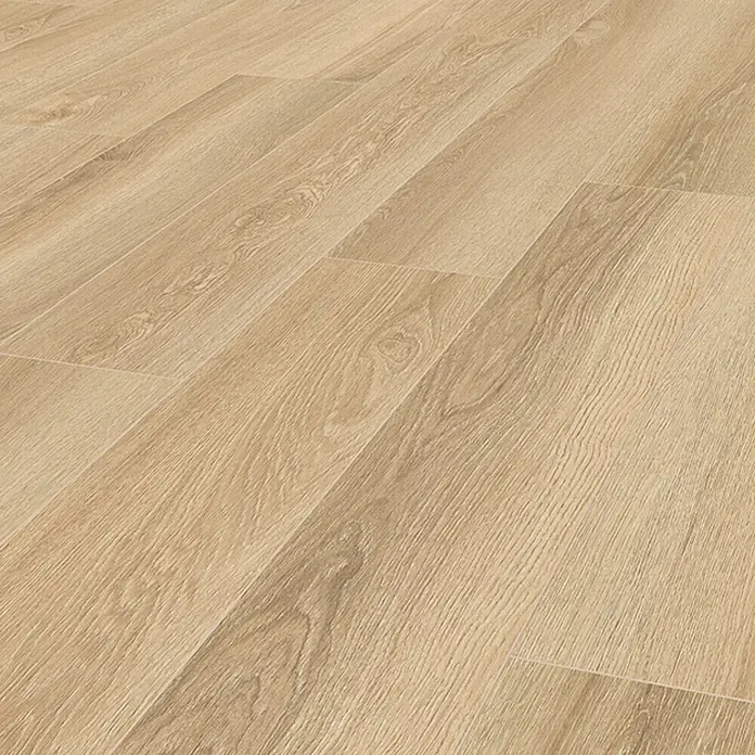 Krono Original Laminatmuster Atlantic 7 - Cashew Montreux Oak, 297 x 195 x 7 mm, Landhausdiele - Heller Laminatboden in Naturholzoptik mit sichtbarer Maserung, diagonal verlegt.