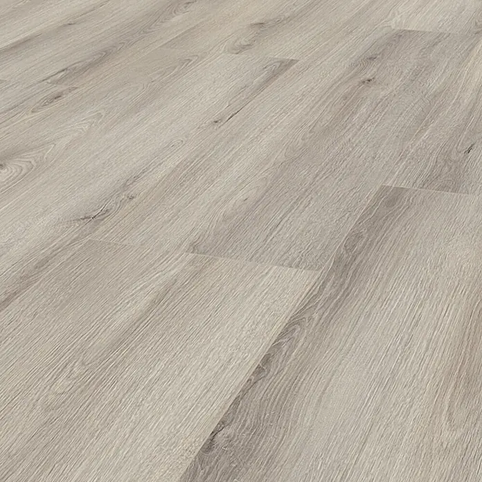 Krono Original Laminatmuster Atlantic 7 - Dove Cantal Oak, 297 x 245 x 7 mm, Landhausdiele - Helles graubeiges Laminatfußboden mit sichtbarer Holzmaserung.