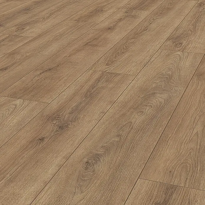 Krono Original Laminat Atlantic 7 - Clay Sola Oak, Landhausdiele, 1.288 x 195 x 7 mm - Heller Laminatboden in Holzoptik mit natürlicher Maserung, diagonal verlegt.
