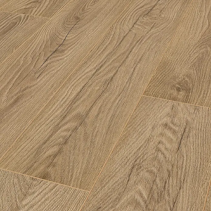 Krono Original Laminatmuster Atlantic 8|33 - Natural Carpenter Oak, Landhausdiele, 297 x 195 x 8 mm - Heller brauner Laminatboden in Holzoptik mit sichtbarer Maserung und leichten Astspuren, in Dielen verlegt.