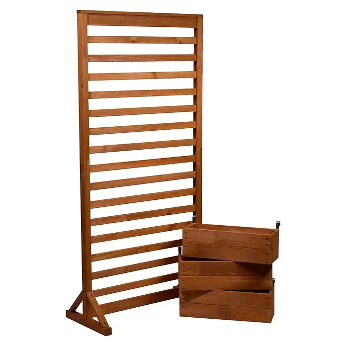 Dobar Wandspalier Paravent - Holz, Braun - Braunes Holzspalier mit horizontalen Lamellen und drei gestapelten Blumenkästen.