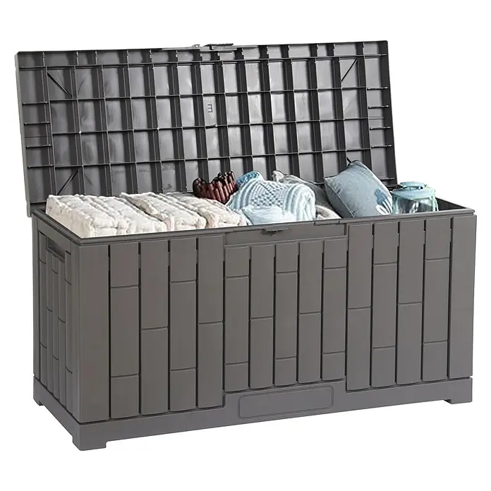 Dobar Garten-Aufbewahrungsbox Berlin - L x B x H: 112 x 39,5 x 52,5 cm, Kunststoff, Grau - Graue Kunststoff-Aufbewahrungsbox mit offenem Deckel, gefüllt mit Decken und Kissen.