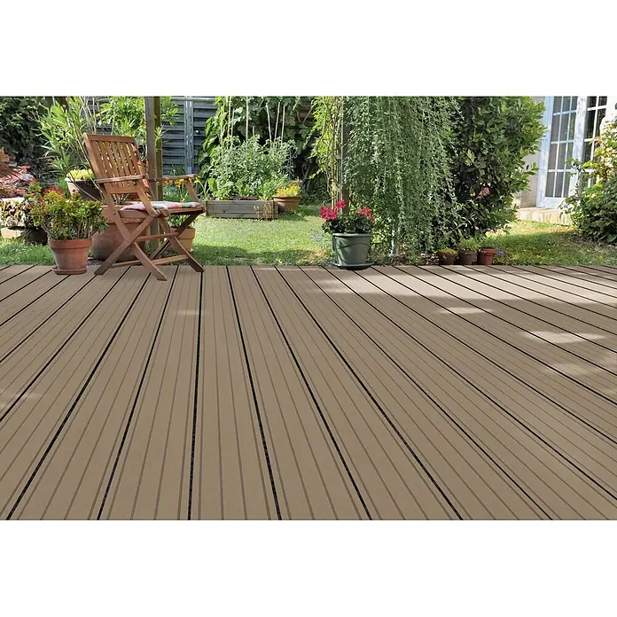 WPC-Terrassendiele Brown - 290 x 12 x 2 cm, Braun - Außenaufnahme einer braunen Terrassendiele mit Holzstuhl und Pflanzen. Ideal für eine entspannte Gartengestaltung mit langlebigem Material.