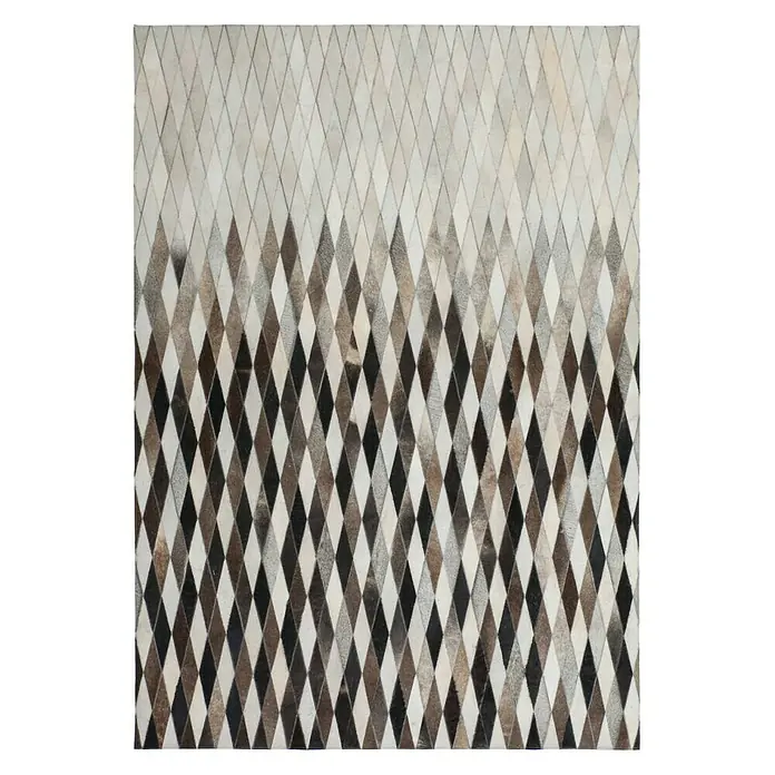 Kayoom Lederteppich Eclipse 510 - Grau/Braun/Beige, 150 x 80 cm, 100 % Leder - Ein rechteckiger Teppich mit einem Muster aus sich wiederholenden Rauten in verschiedenen Grau-, Braun- und Weißtönen, die ein subtiles Farbverlaufsdesign erzeugen.
