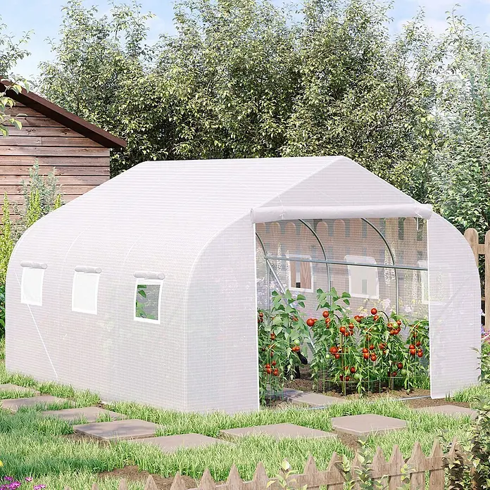 Furnicato Gewächshaus - 300 x 350 cm, Material Seitenwand: Metall, 14 mm, weiß - Weißes, transluzentes Tunnelgewächshaus mit Rolltür und Seitenfenstern, im Garten mit Tomatenpflanzen darin.