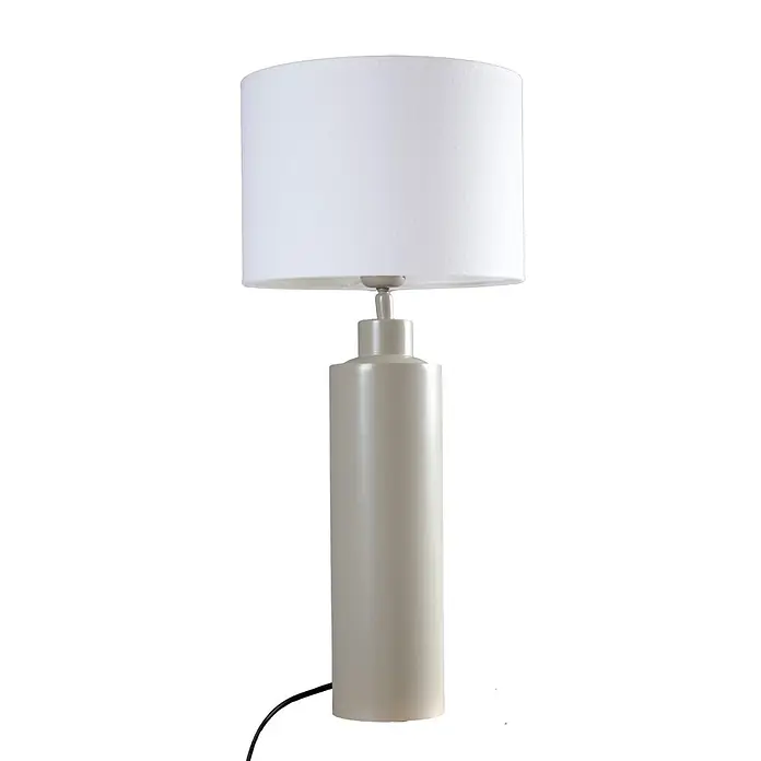 PR Home Tischleuchte 57cm - 40 W, E27 - Zylindrische Tischleuchte mit weißem Stoffschirm und hellbeigem Keramikfuß. Schwarzes Kabel sichtbar.