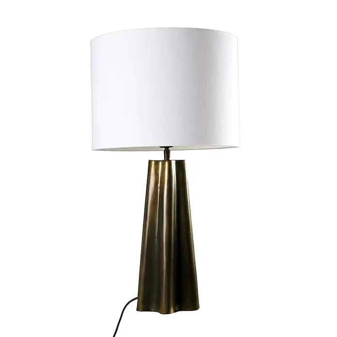 PR Home Tischleuchte 65cm - 40 W, E27 - Tischlampe mit geripptem dunkelbronzenem Fuß und einem weißen zylindrischen Lampenschirm.