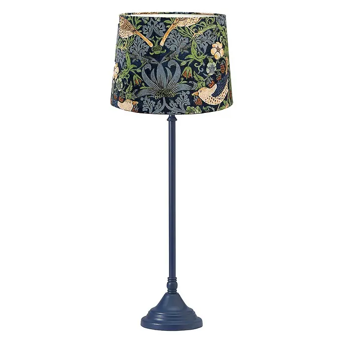 PR Home Tischleuchte Tove - 40 W, E27 - Dunkelblaue Lampe mit Lampenschirm, verziert mit detailliertem Vogel- und Blumenmuster.