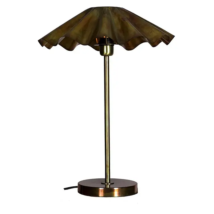 PR Home Tischleuchte Aira - 25 W, E27 - Antike Messing-Tischleuchte mit gewelltem Metallschirm und rundem Fuß.