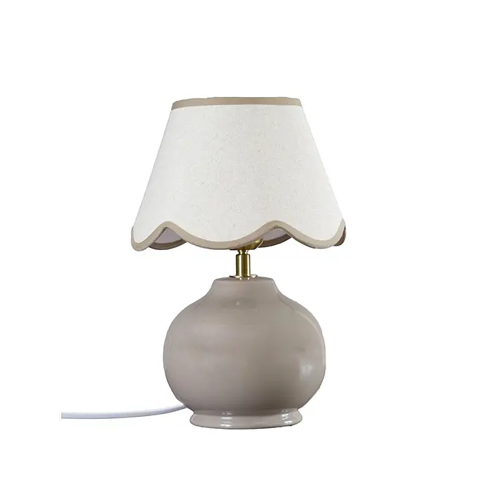 PR Home Tischleuchte Nell - 25 W, E27 - Graue Keramiktischlampe mit gewelltem beigem Stoffschirm.