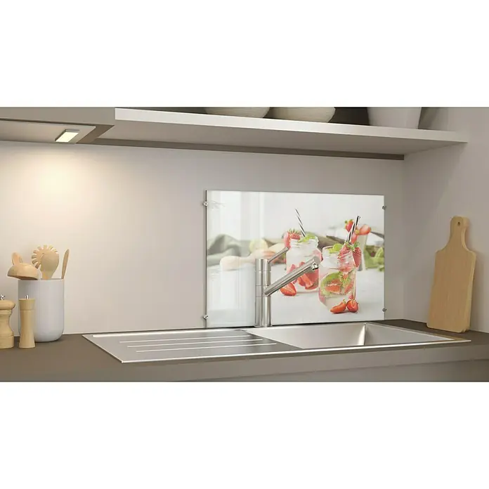 CUCINE Küchenrückwand - Strawberry Lemonade, 60 x 40 cm, Stärke: 6 mm, Einscheibensicherheitsglas (ESG) - Küchenrückwand mit einem fruchtigen Erdbeer-Motiv, das frische Getränke in Gläsern zeigt, perfekt für eine lebendige Küchengestaltung.