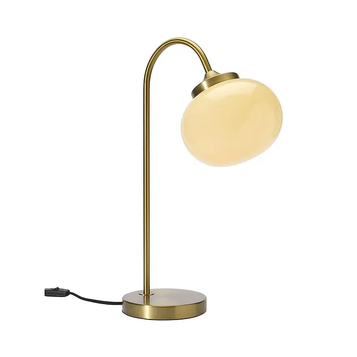 PR Home Tischleuchte Elsy - 240 W, E14 - Messingfarbene Tischleuchte mit gebogenem Arm, ovalem cremefarbenem Opalglasschirm und schwarzem Kabel mit Schalter.