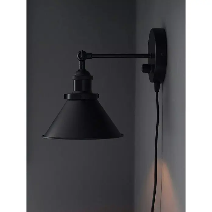 PR Home Wandleuchte Anton - 25 W, E27 - Schwarze Wandlampe aus Metall mit verstellbarem Arm und konischem Schirm, mit sichtbarem Stromkabel.