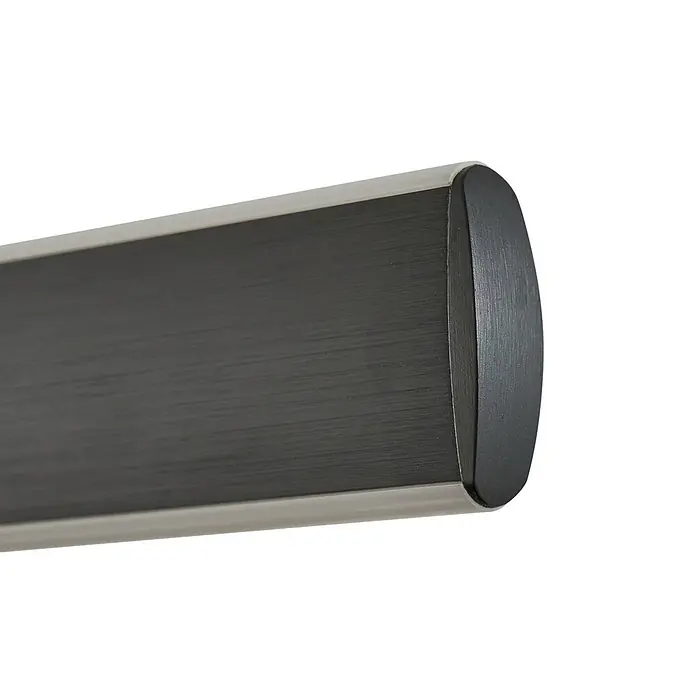 Lucande Pendelleuchte Arvon - L x B x H: 116,6 x 1,9 x 5,5 cm, schwarz, Schwarz - Dunkelgraue, gebürstete Metall-Gardinenstange mit silbernen Kanten und abgerundeter Endkappe.