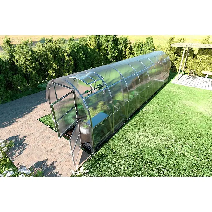 Klasika Greenhouses Gewächshaus Slim Klasika - Außenmaß inkl. Dachüberstand (B x T): 200 x 800 cm, Material Seitenwand: Kunststoff, 6 mm, SIlbergrau - Großes transparentes Tunnel-Gewächshaus mit Metallrahmen in sonnigem Garten, mit offener Tür und Dachluke zur Belüftung.