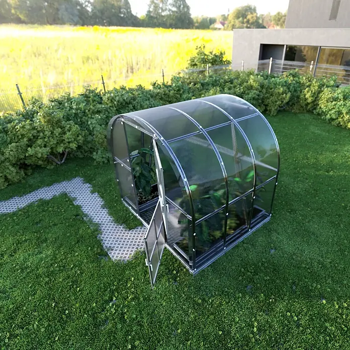 Klasika Greenhouses Gewächshaus Arch Klasika - Außenmaß inkl. Dachüberstand (B x T): 300 x 200 cm, Material Seitenwand: Kunststoff, 6 mm, Silbergrau - Kleines gewölbtes Gewächshaus mit transparenten Paneelen und Metallrahmen, mit offenen Türen und Pflanzen.