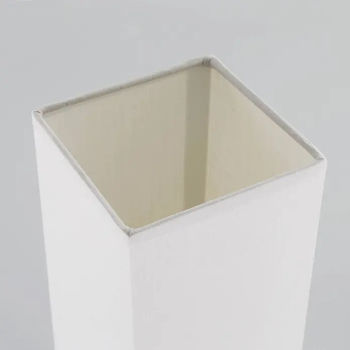 Lindby Tischleuchte Julina - L x B x H: 12 x 12 x 35 cm, alu / grau / zink, alu / grau / zink, E14 - Quadratischer weißer Stofflampenschirm mit hellbeigem Innenfutter und grauem Rand.