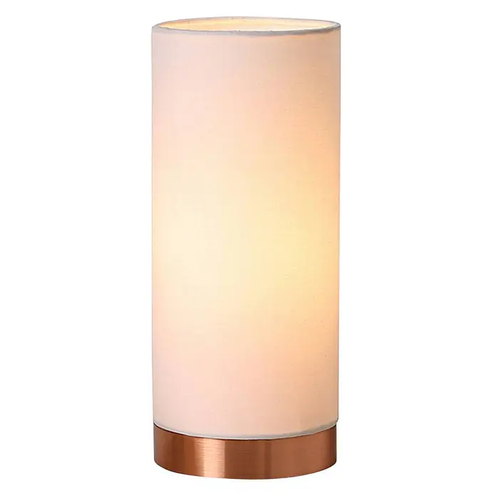 Lindby Tischleuchte Ronja - L x B x H: 11 x 11 x 26 cm, kupfer, weiß / opal, E14 - Zylindrische Tischlampe mit weißem Stoffschirm und poliertem Kupfersockel, die ein warmes Licht abgibt.