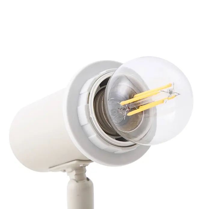 Lindby Wandstrahler Ovelia - creme / amber, creme / amber, E27 - Gebrochen weißes Strahlergehäuse mit einer klaren LED-Glühfadenlampe, die teilweise in die Fassung geschraubt ist.