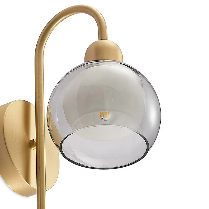 Lucande Wandleuchte Mylah - messing / gold, weiß / opal, E14 - Wandlampe aus gebürstetem Messing mit geschwungenem Arm und Rauchglas-Kugel-Schirm.