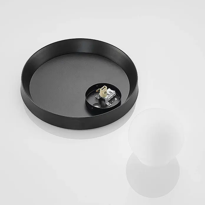 Lucande Wandleuchte Andelina - L x B x H: 13 x 30 x 30 cm, schwarz, G9 - Schwarzer runder Lampensockel mit Elektroanschlüssen und separater weißer kugelförmiger Glasabdeckung.