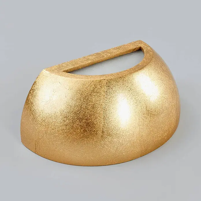 Lindby Wandleuchte Kolja - messing / gold, E14 - Strukturierte goldene Halbmond-Wandleuchte mit oberer Öffnung.