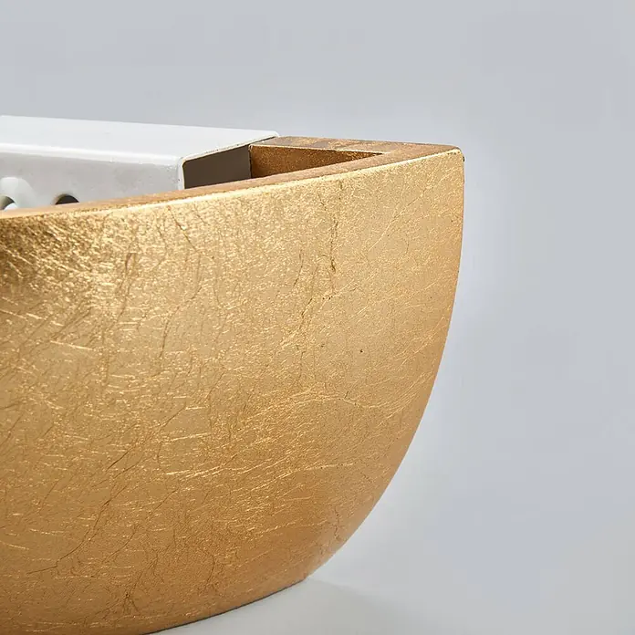 Lindby Wandleuchte Kolja - messing / gold, E14 - Goldfarbene, strukturierte Dekoschale mit weißer Innenhalterung.
