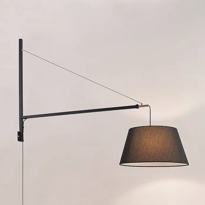 Lucande Wandleuchte Beleza - schwarz, schwarz, E27 - Schwarze Wandlampe mit langem, verstellbarem Arm und dunklem Stoffschirm, mit Messingdetails.