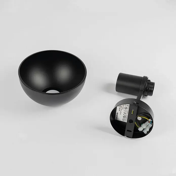 Lucande Wandleuchte Mostrid - L x B x H: 24 x 17 x 19,3 cm, schwarz, schwarz, E27 - Schwarze Metall-Spotlight-Komponenten: ein kugelförmiger Schirm und ein verstellbarer Sockel.