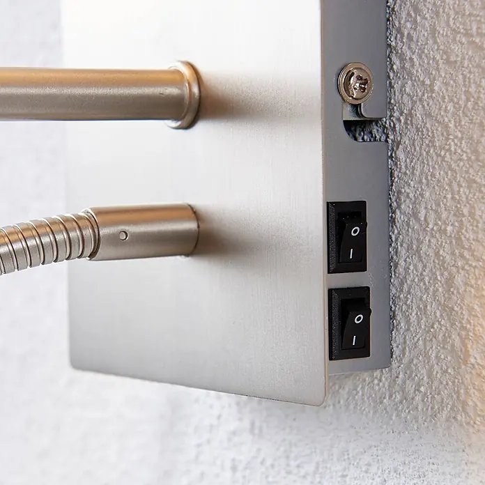 Lindby Wandleuchte Camilo - alu / grau / zink, E27 - Wandmontierte Leuchte aus gebürstetem Metall mit einem flexiblen Schwanenhalslicht, einem starren Arm und individuellen Wippschaltern.