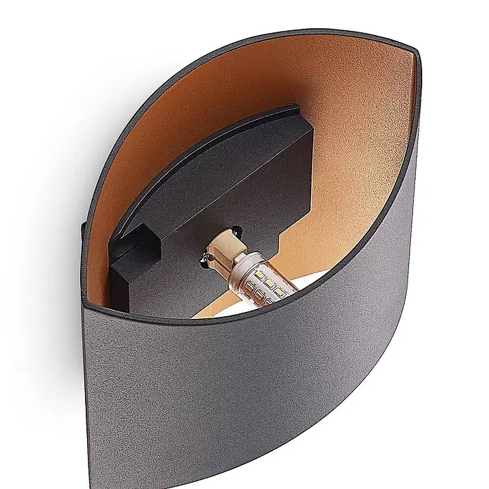 Arcchio Wandleuchte Vilja - schwarz, G9 - Gebogene anthrazitfarbene Wandleuchte mit kupferfarbener Innenseite und sichtbarer G9 LED-Birne.