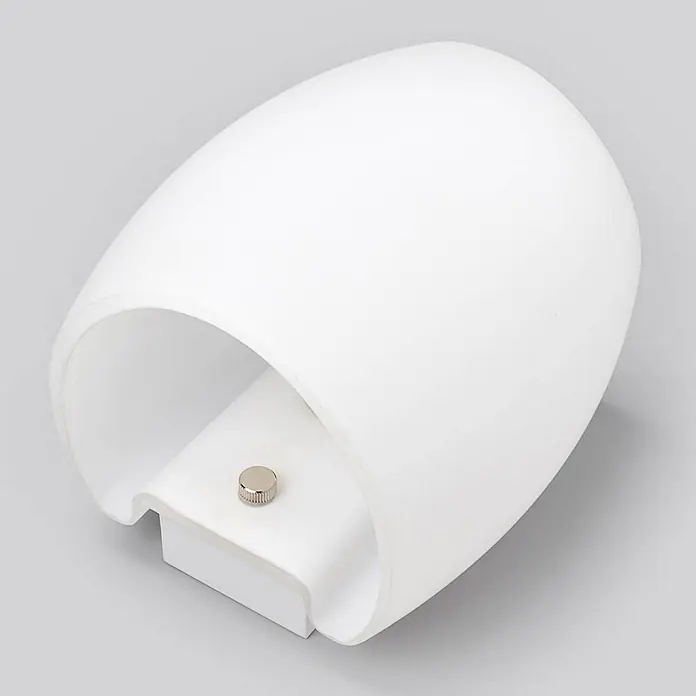 Lucande Wandleuchte Lusine - weiß / opal, G9 - Weiße, eiförmige Wandleuchte mit mattiertem Diffusor und silbernem Befestigungsknopf.