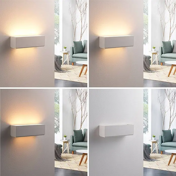Lindby Wandleuchte Benno - L x B x H: 9 x 29 x 9 cm, weiß / opal, G9 - Weiße rechteckige Wandleuchte in einem Wohnzimmer, zeigt ihre Auf-/Ab-Beleuchtung und verschiedene Lichttemperaturen.