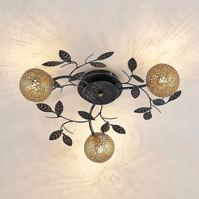 Lucande Deckenleuchte Evory - schwarz, messing / gold, G9 - Dekorative Deckenleuchte mit schwarz-goldenen Blattzweigen und drei goldenen, perforierten Kugelschirmen.