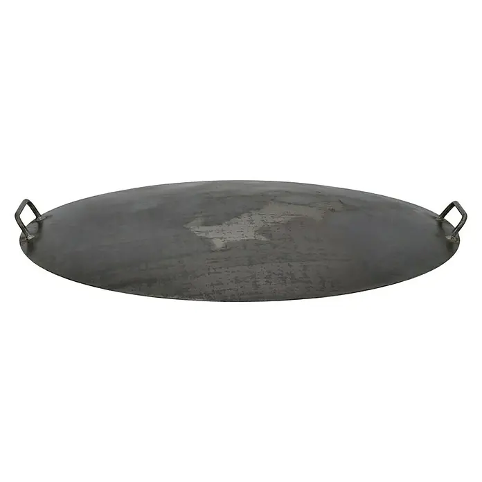 Buschbeck Feuerschalen-Abdeckung - Durchmesser Feuerschale: 80 cm, Eisen - Nahaufnahme einer schwarzen Paella-Pfanne aus Kohlenstoffstahl mit Griffen, ideal zum Kochen im Freien.
