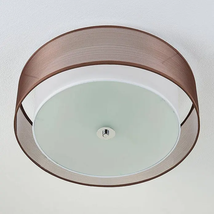 Lindby Deckenleuchte Tobia - L x B x H: 50 x 50 x 14,5 cm, braun / rost, E27 - Runde Deckenleuchte mit braunem Stoffschirm, weißem Innenschirm und mattiertem Glasdiffusor mit Chromakzent.