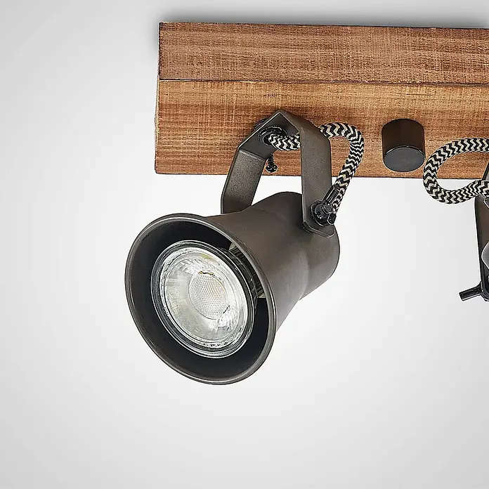 Lindby Deckenstrahler Grandesa - Holz dunkel, schwarz, GU10 - Rustikale Spotleuchte mit Holzsockel, dunklen Metallspots und geflochtenen Textilkabeln.